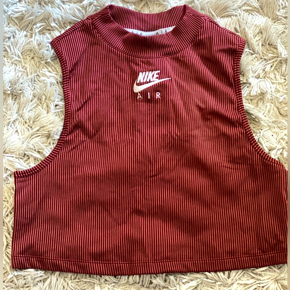 Nike Cropped Top